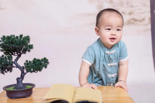 广汉六个月宝宝摇头正常吗